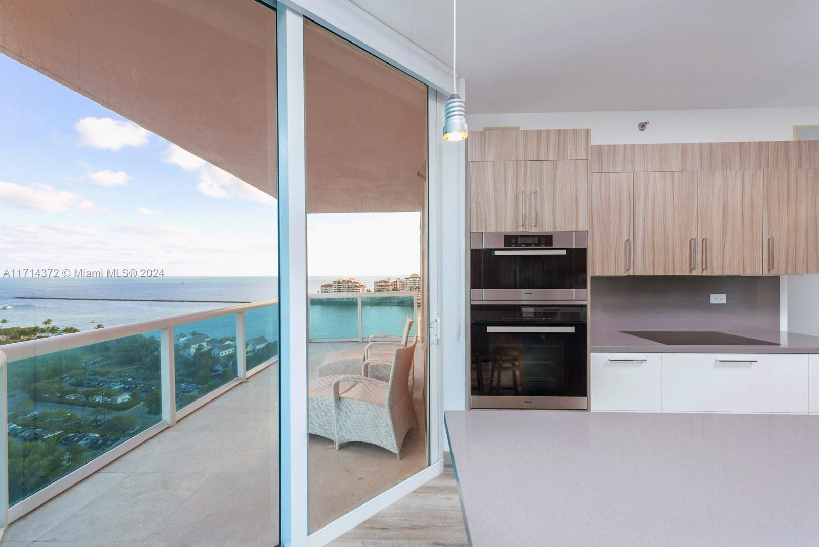 300 S Pointe Dr #1701, Miami Beach FL 33139