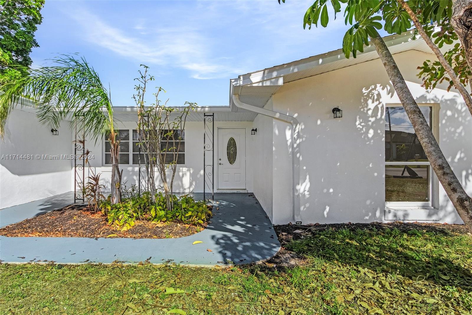 1817 Coral Point Dr, Cape Coral, Florida image 4