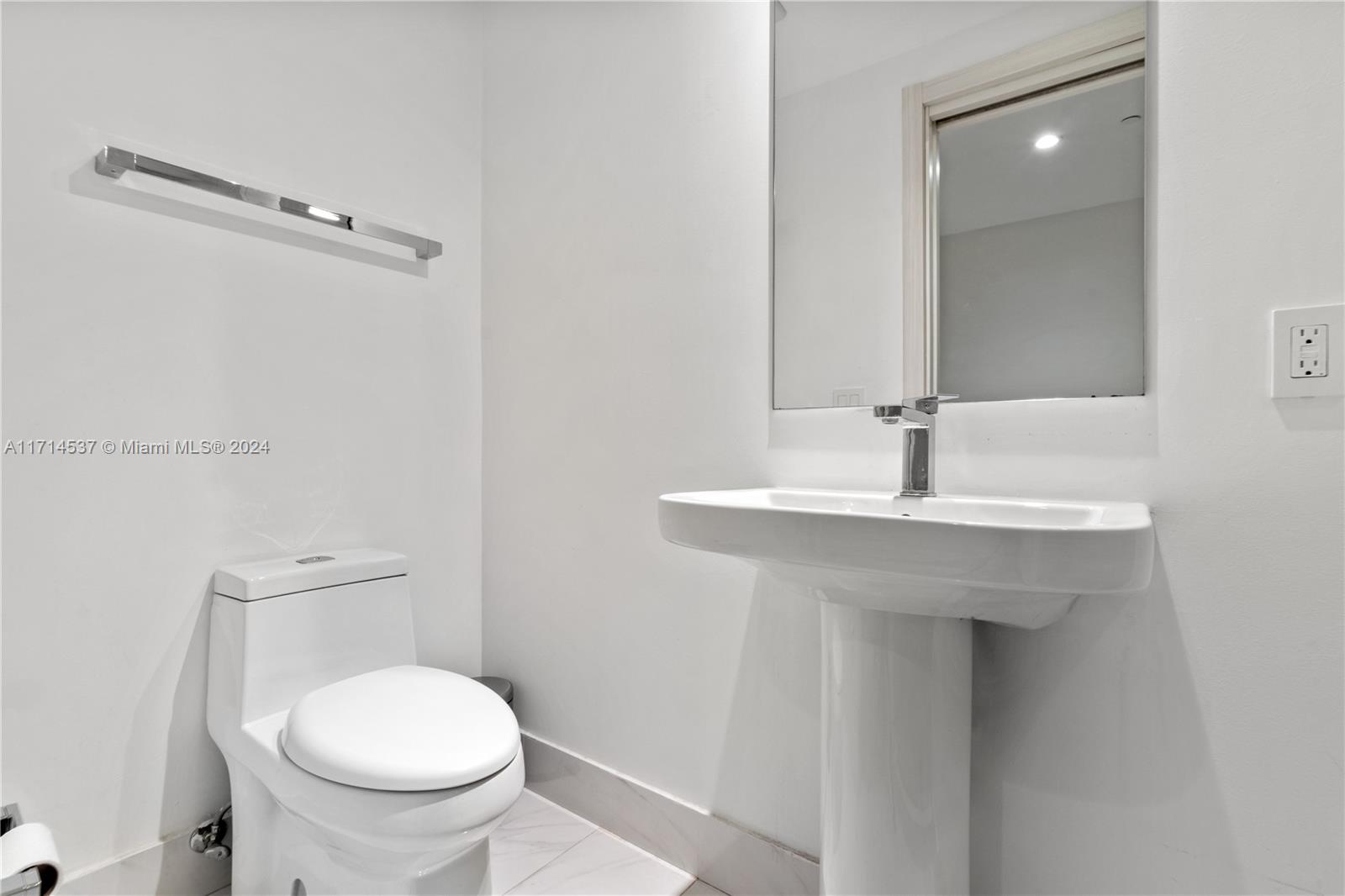 801 S Miami Ave #2206, Miami FL 33130