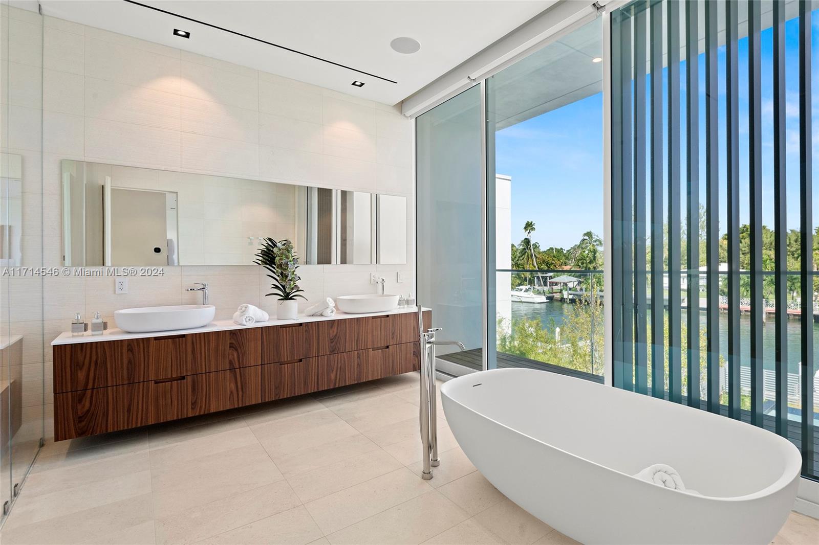 1031 W 48th St, Miami Beach, Florida image 33