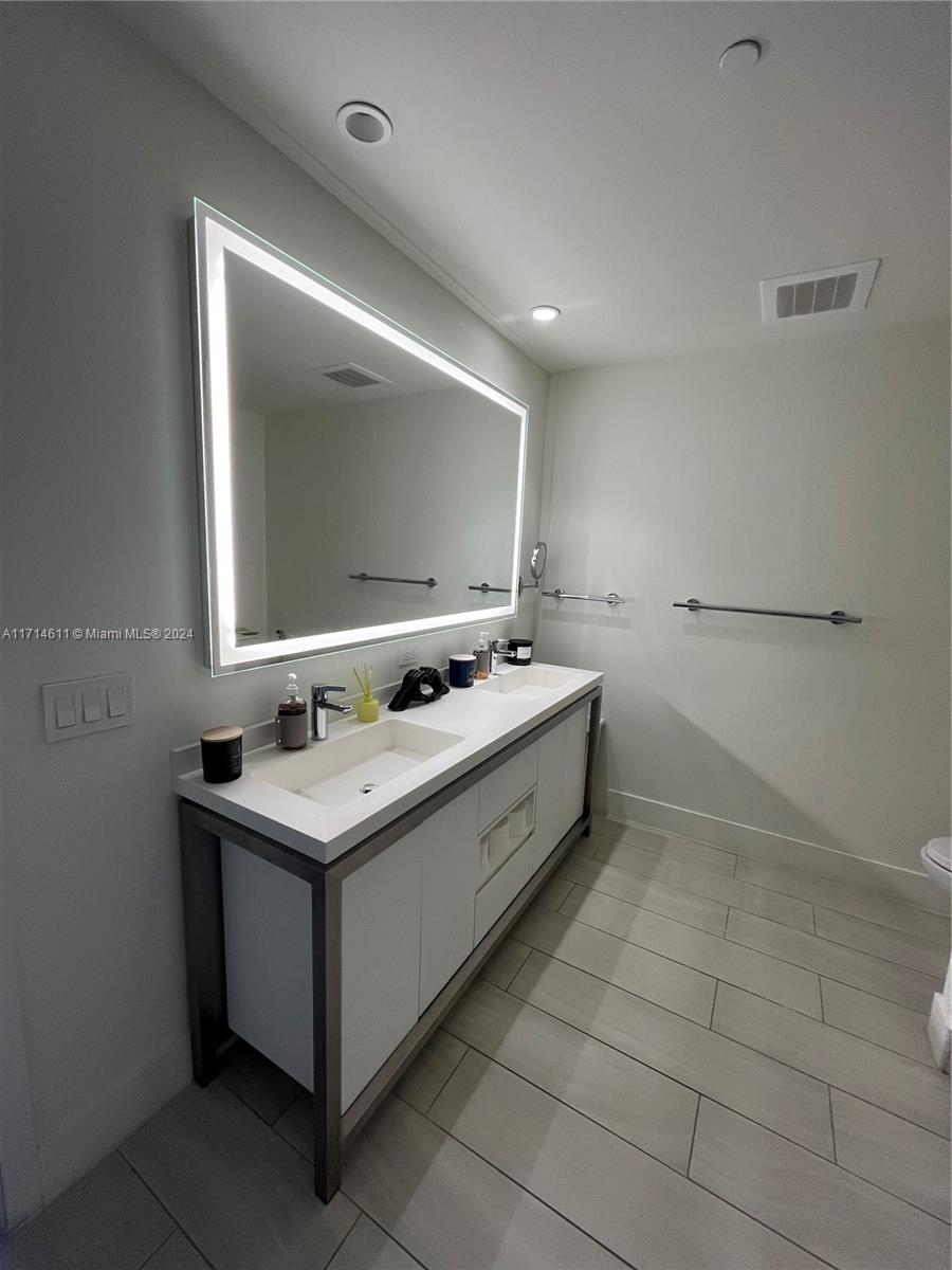 2000 Metropica Way #2102, Sunrise, Florida image 27