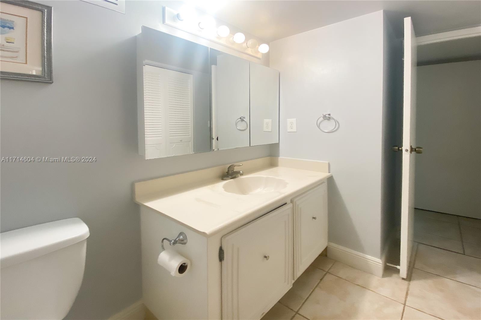 1000 Parkview Dr #107, Hallandale Beach, Florida image 3