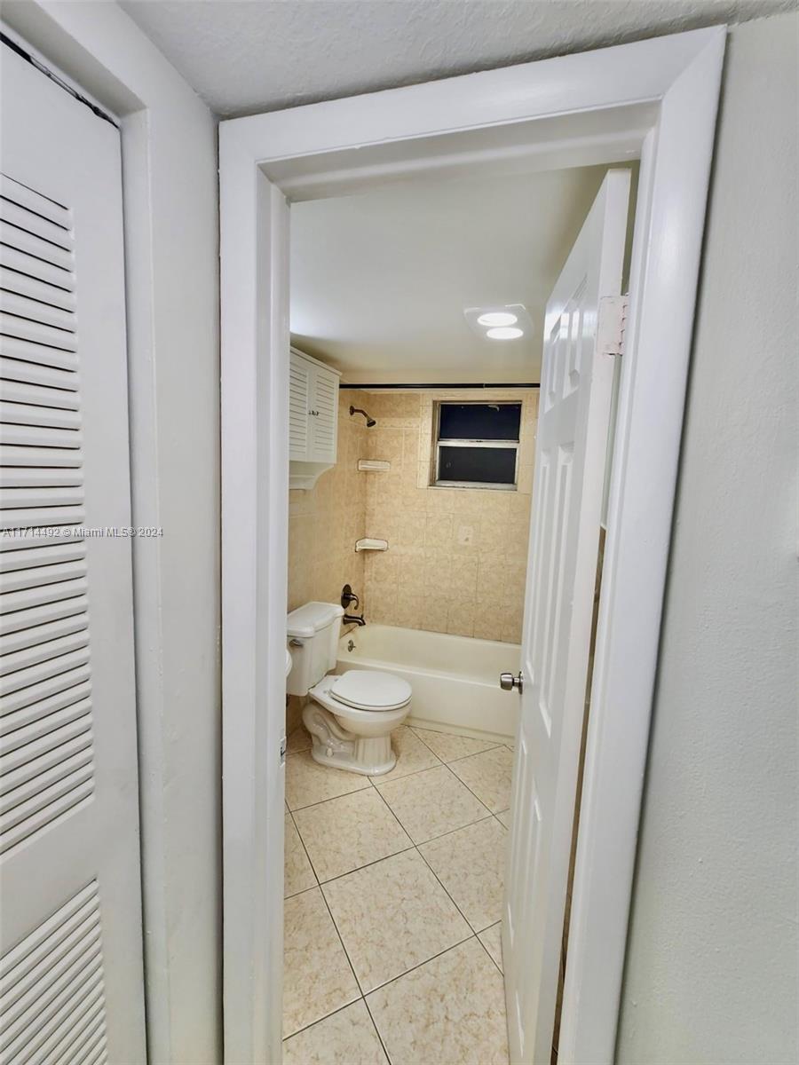 30 SE 4th Ave #116, Hallandale Beach, Florida image 7