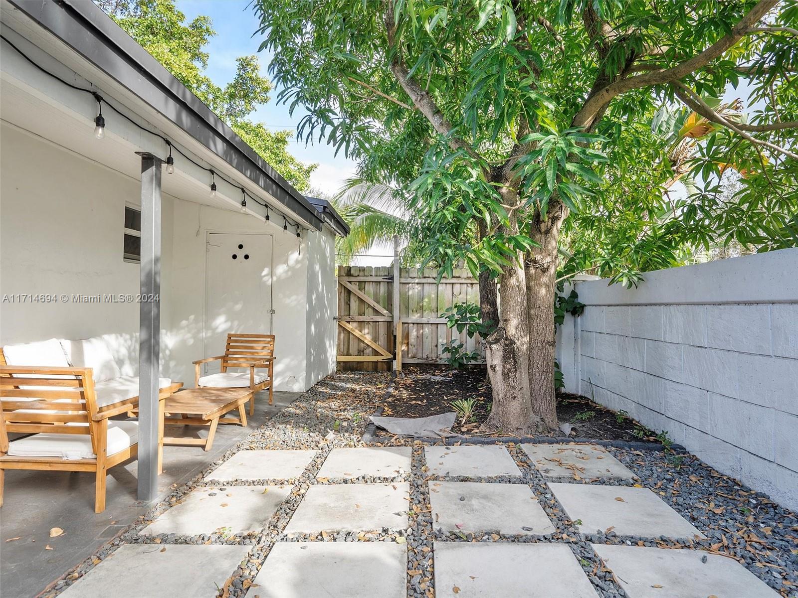300 SW 23rd St, Fort Lauderdale, Florida image 37