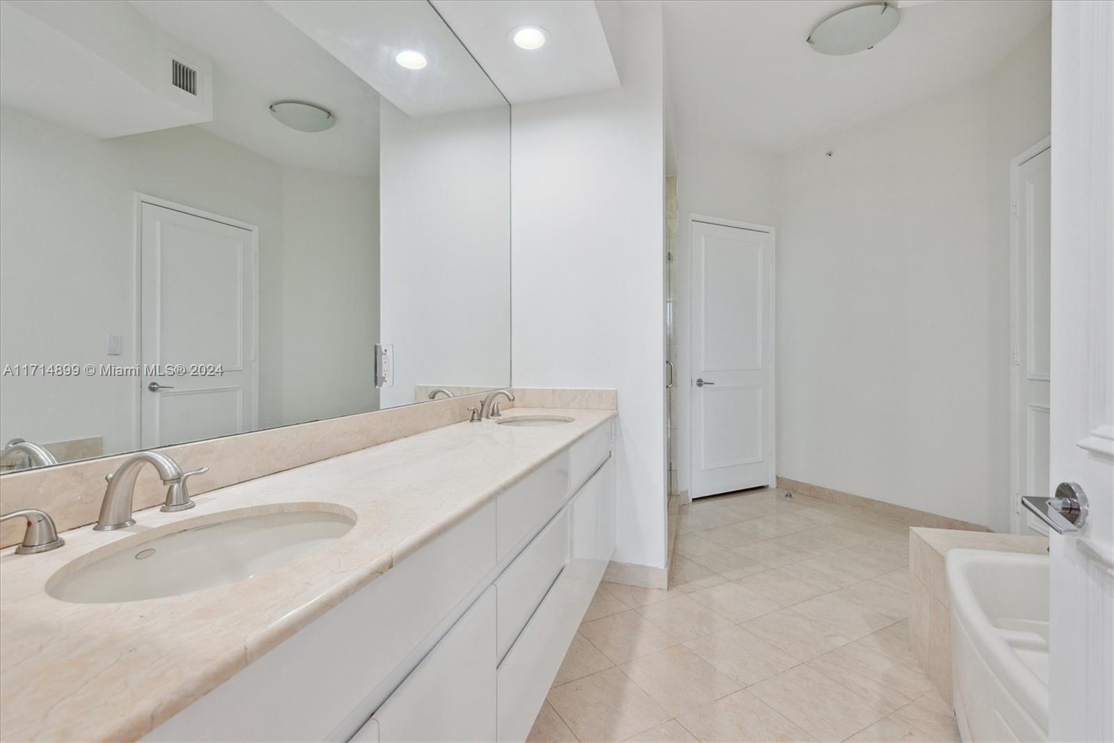 703 Crandon Blvd #403, Key Biscayne, Florida image 9