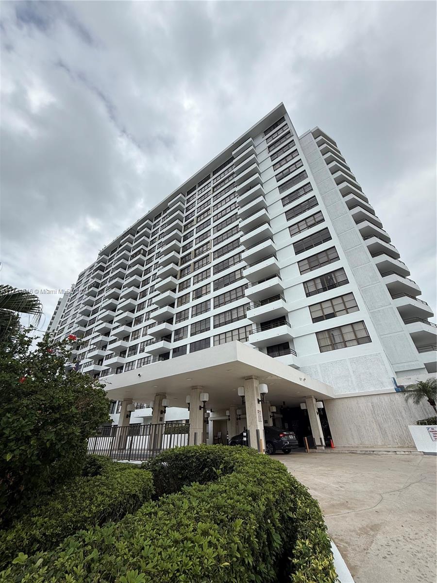 600 Three Islands Blvd #1105, Hallandale Beach, Florida image 2