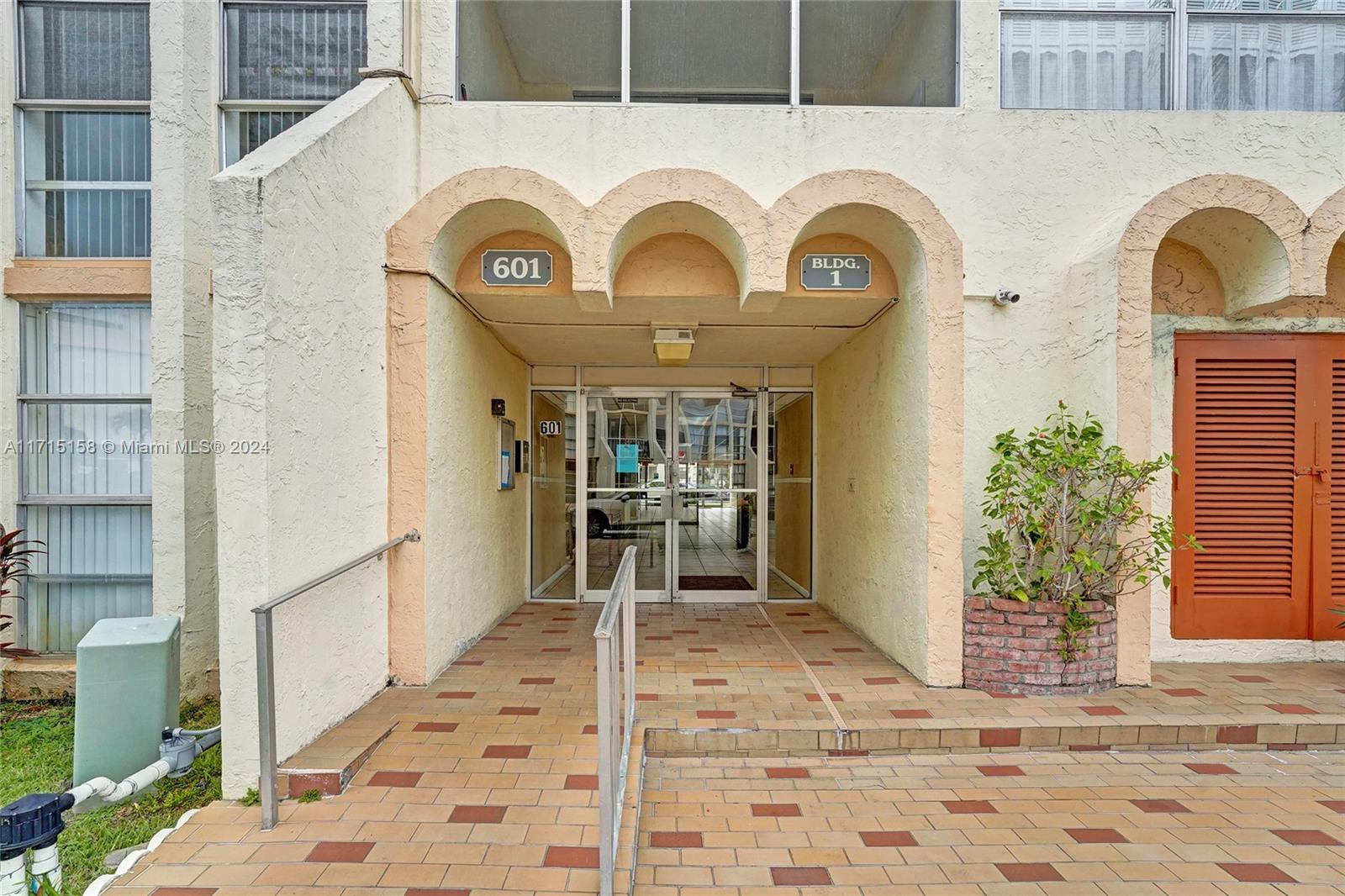 601 Three Islands Blvd #205, Hallandale Beach, Florida image 3