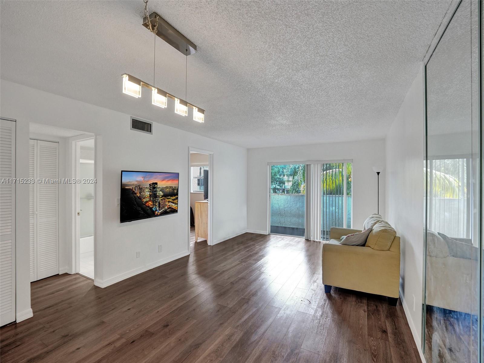 6075 N Sabal Palm Blvd #212, Tamarac, Florida image 16