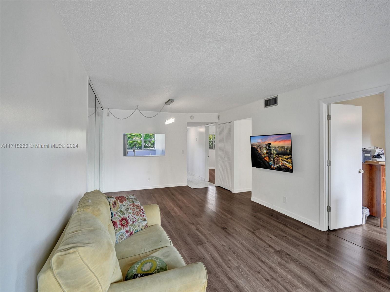 6075 N Sabal Palm Blvd #212, Tamarac, Florida image 20