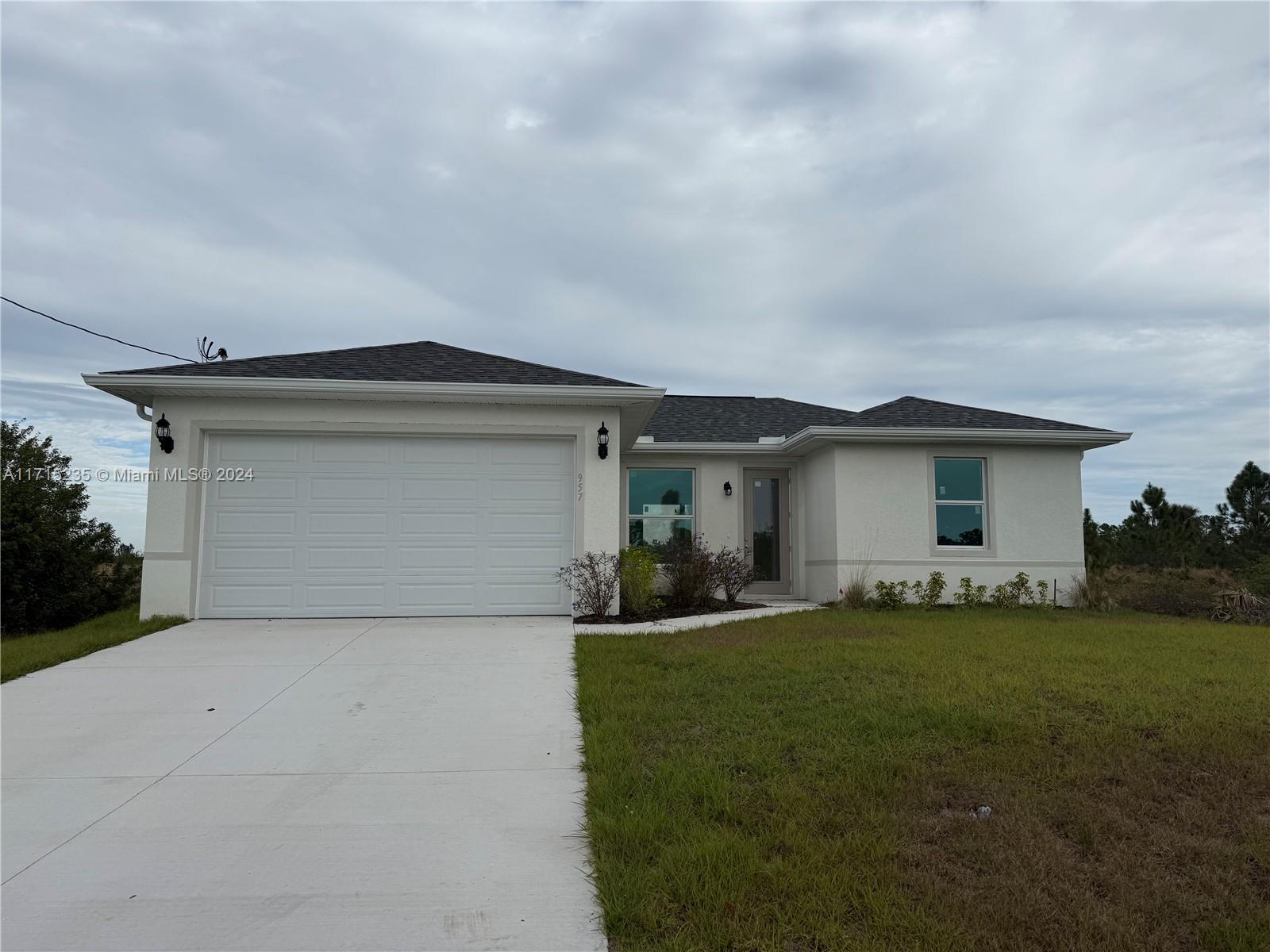 957 Commodore St, Lehigh Acres, Florida image 1