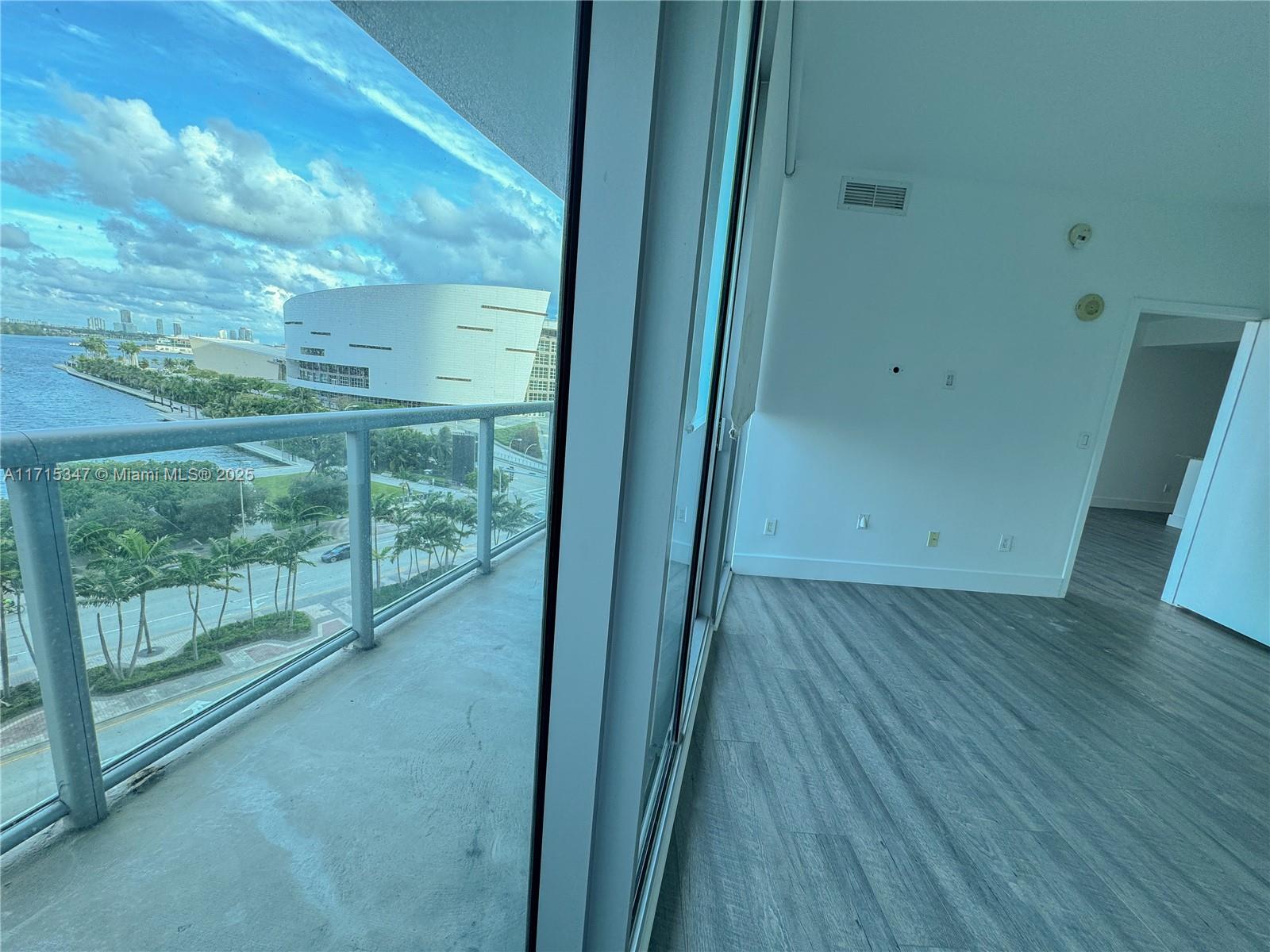 888 Biscayne Blvd #709, Miami FL 33132