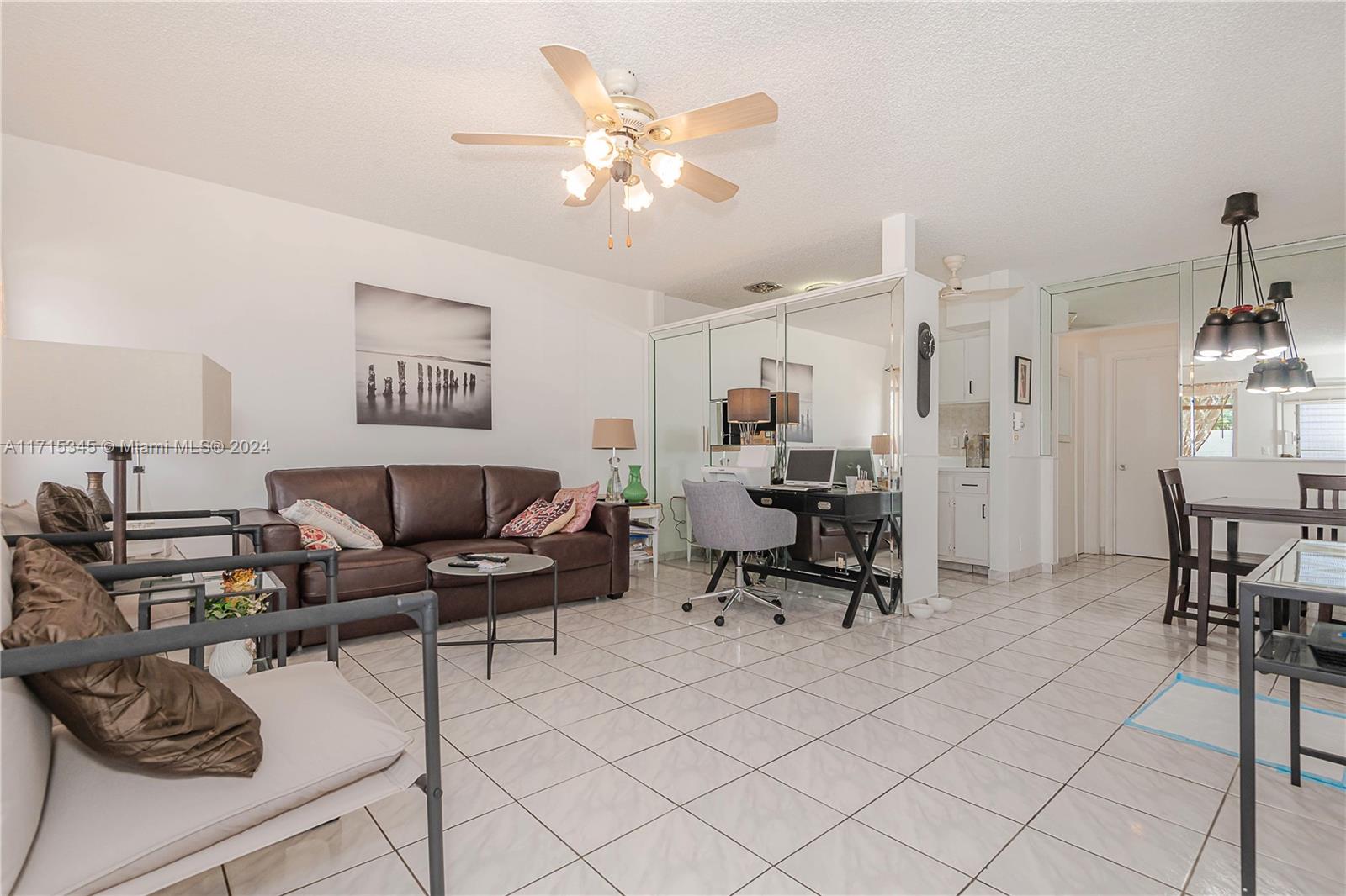 815 SW 10th Ter #18V, Hallandale Beach, Florida image 11