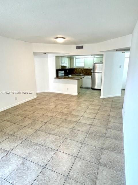 8290 Lake Dr #517, Doral, Florida image 15