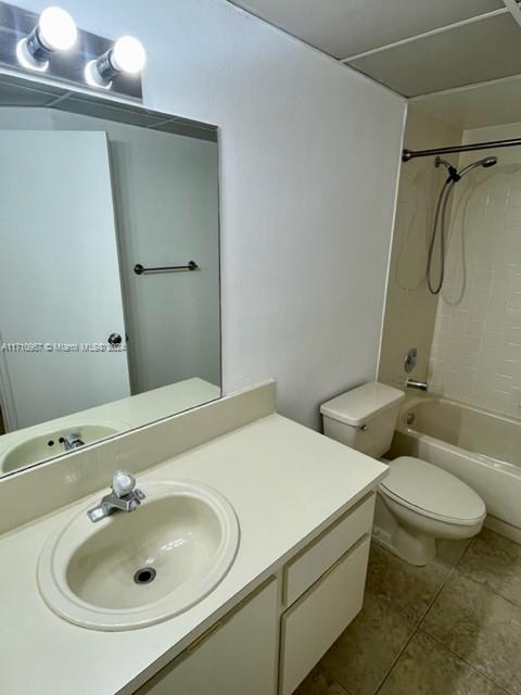 8290 Lake Dr #517, Doral, Florida image 18