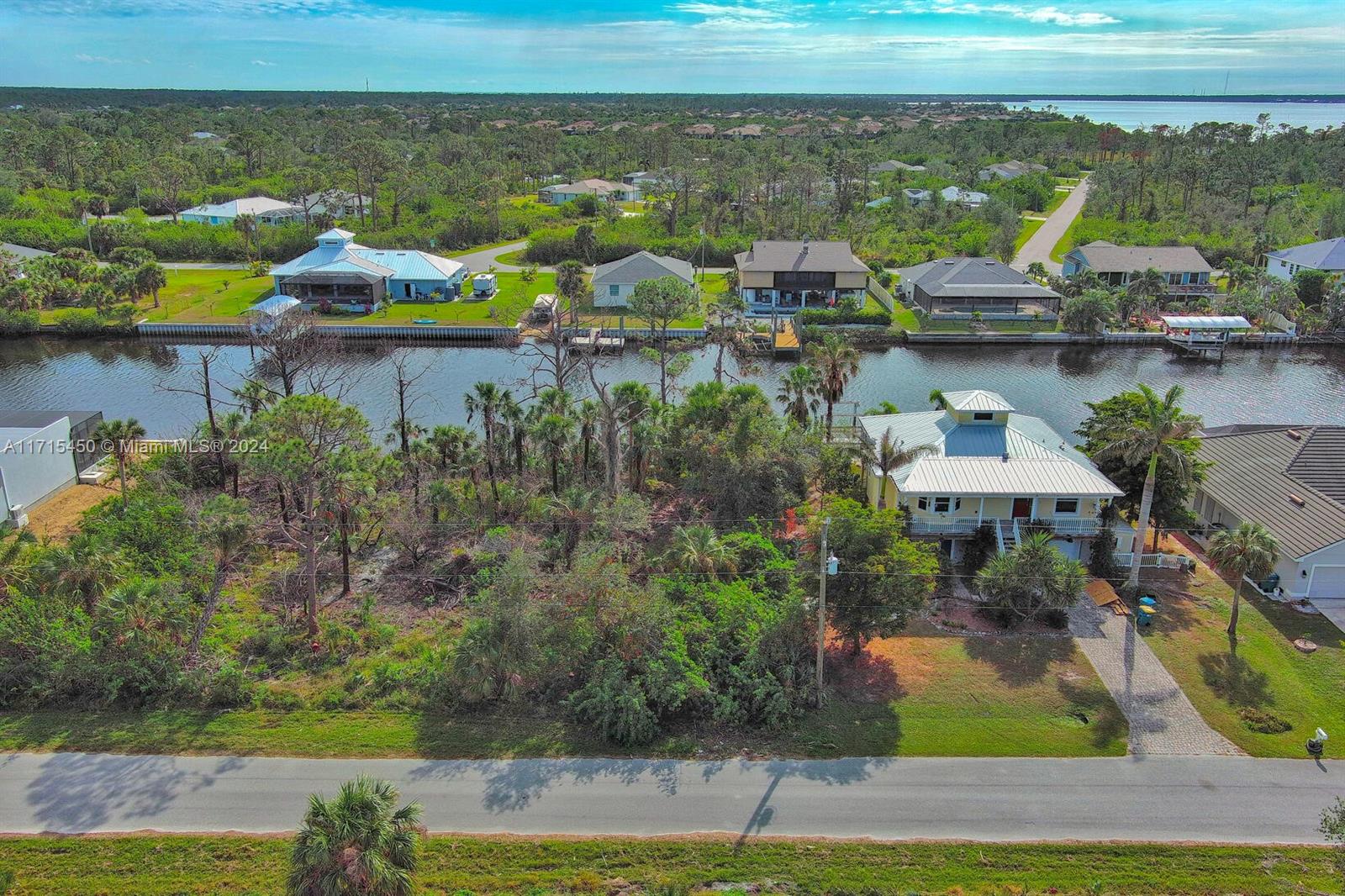 13069 Irwin Dr, Port Charlotte, Florida image 8