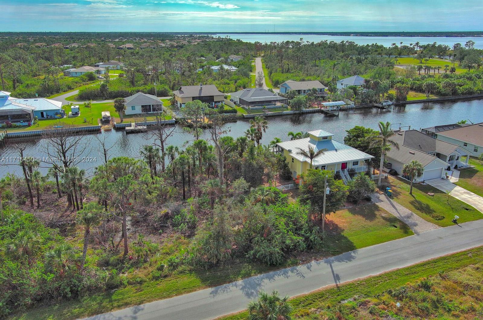 13069 Irwin Dr, Port Charlotte, Florida image 9