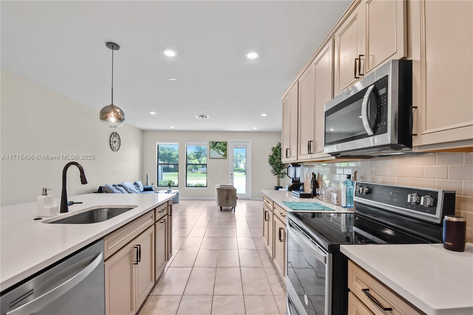 2156 S Appleton Cir S #2156, Oakland Park, Florida image 5
