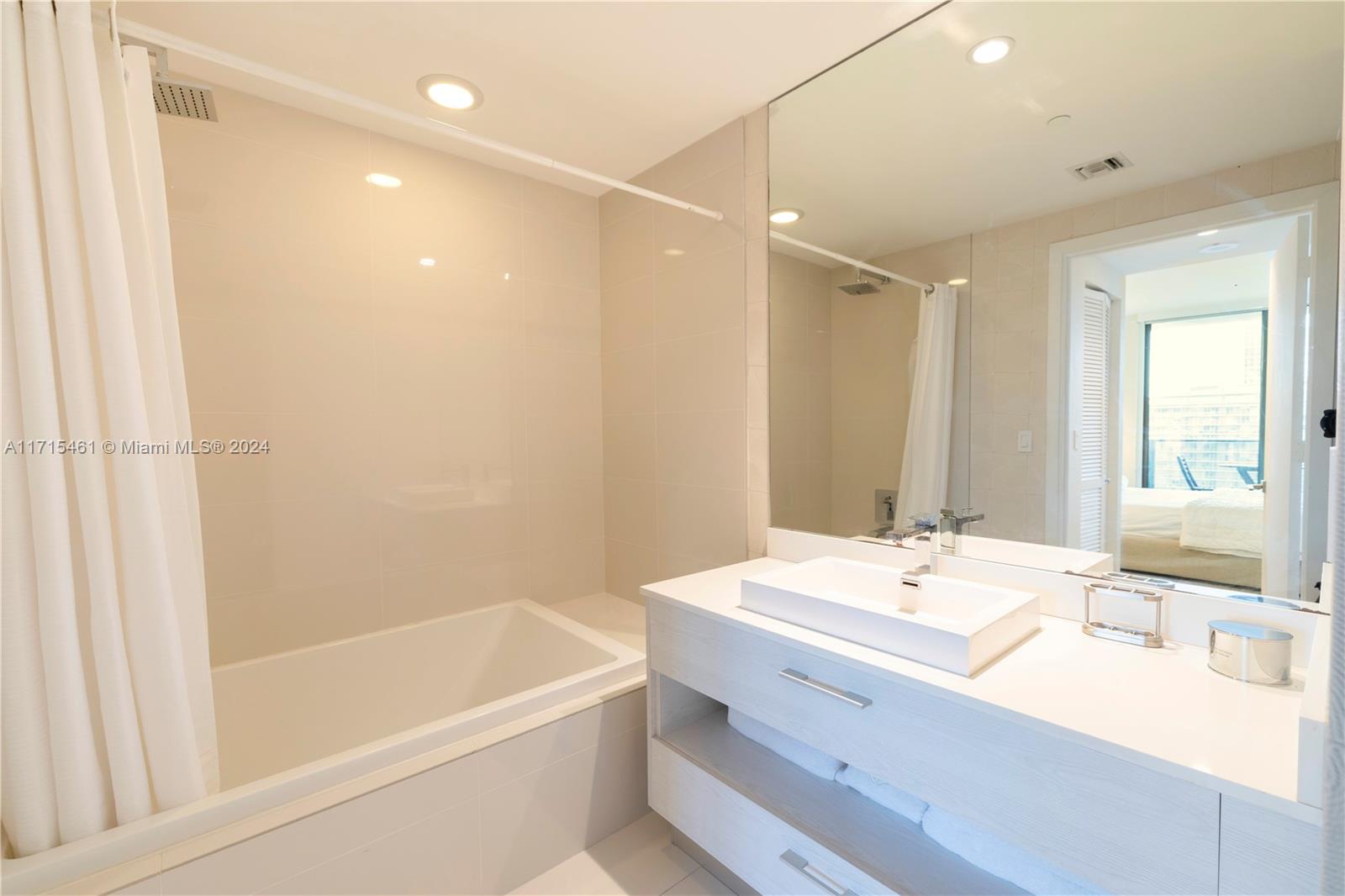 55 SW 9th St #3404, Miami FL 33130