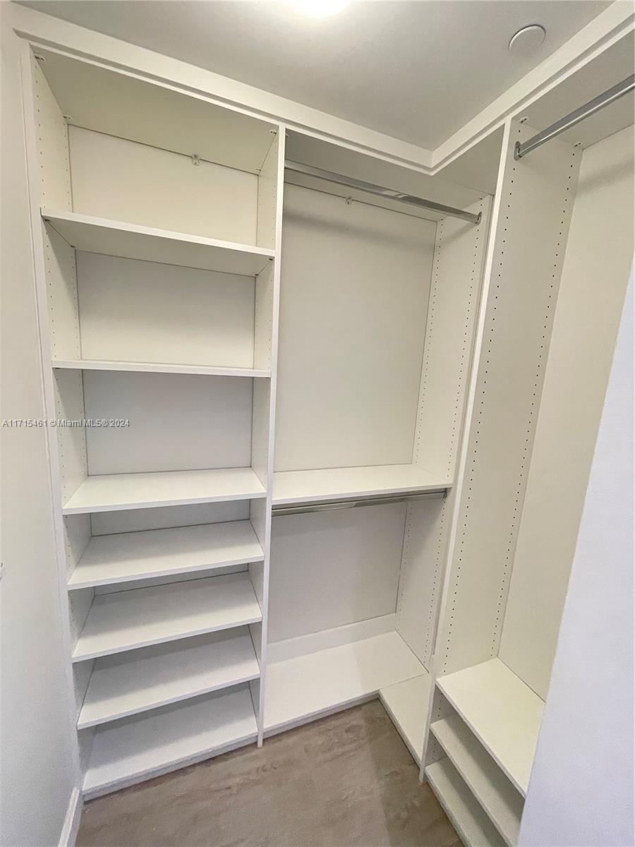 55 SW 9th St #3404, Miami FL 33130