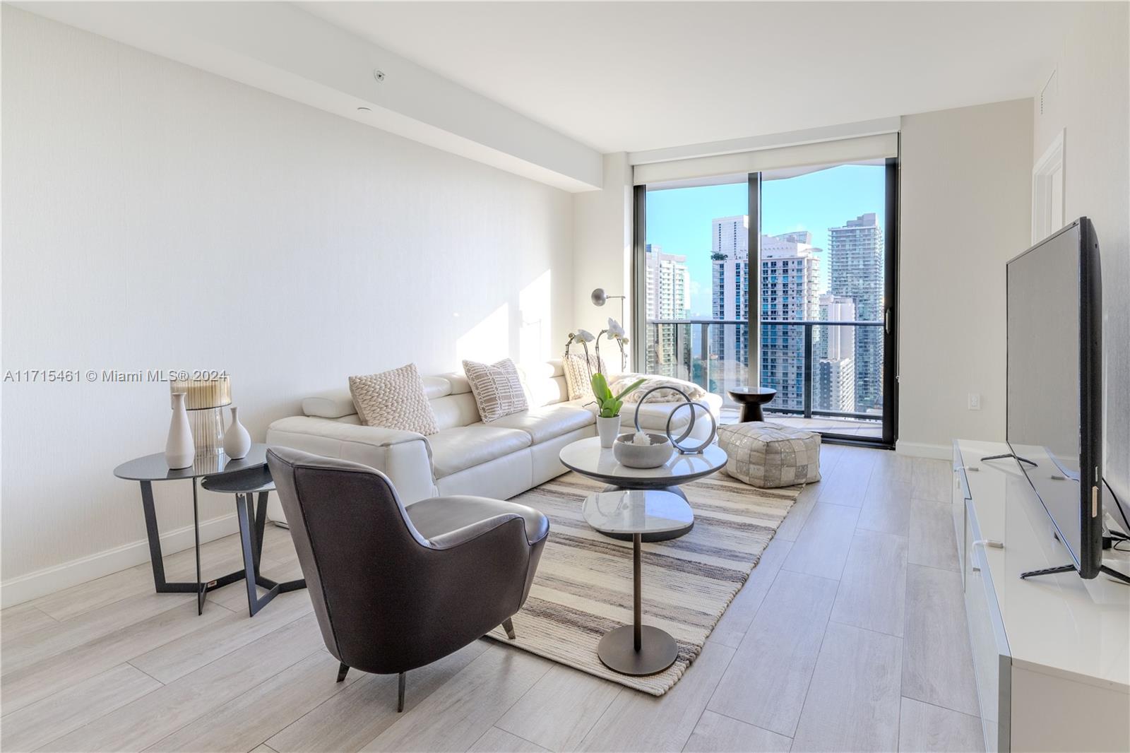 55 SW 9th St #3404, Miami FL 33130
