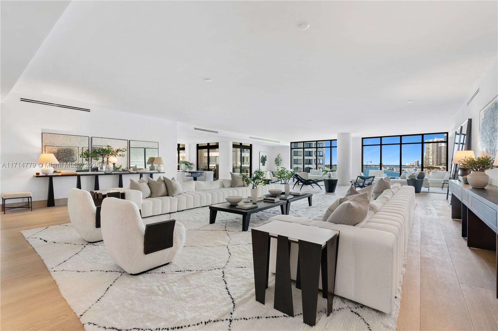 Palazzo Del Sol/della Lun Miami Beach, FL 33109