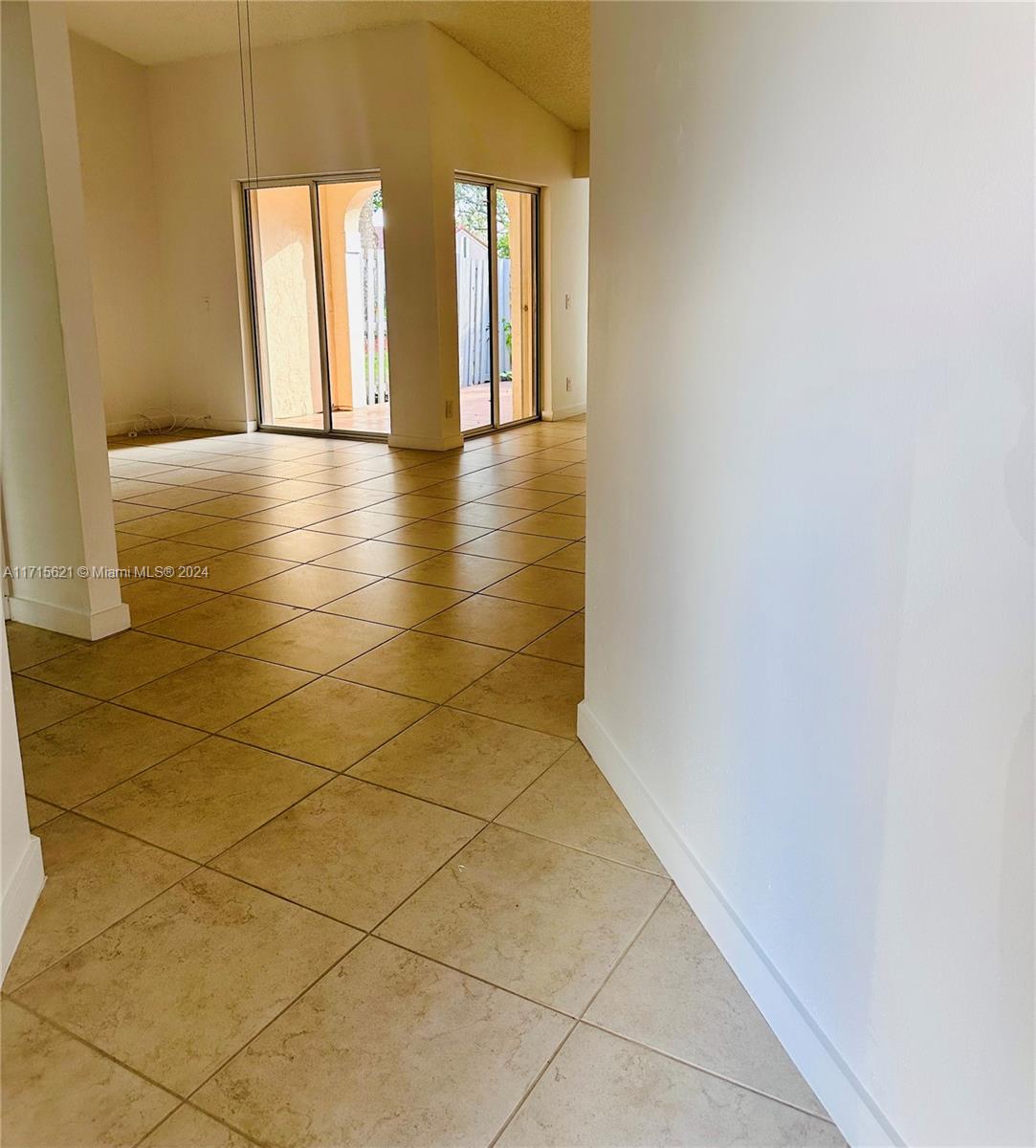 1487 Springside Dr, Weston, Florida image 2