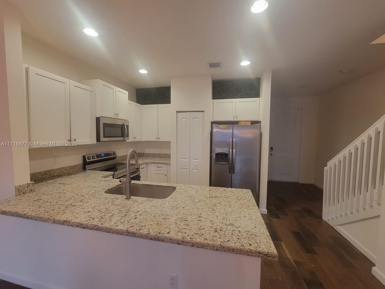 374 SE 1st Dr, Deerfield Beach, Florida image 3