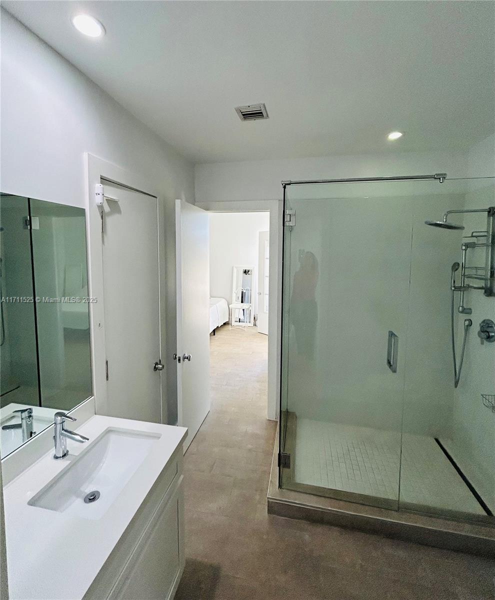 881 Ocean Dr #L5, Key Biscayne FL 33149