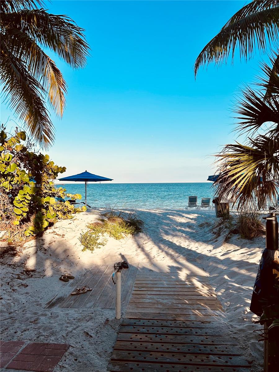 881 Ocean Dr #L5, Key Biscayne FL 33149