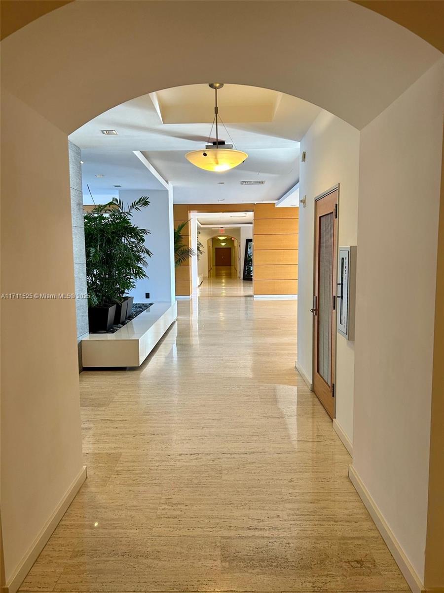 881 Ocean Dr #L5, Key Biscayne FL 33149