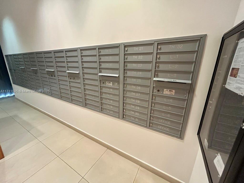 881 Ocean Dr #L5, Key Biscayne FL 33149