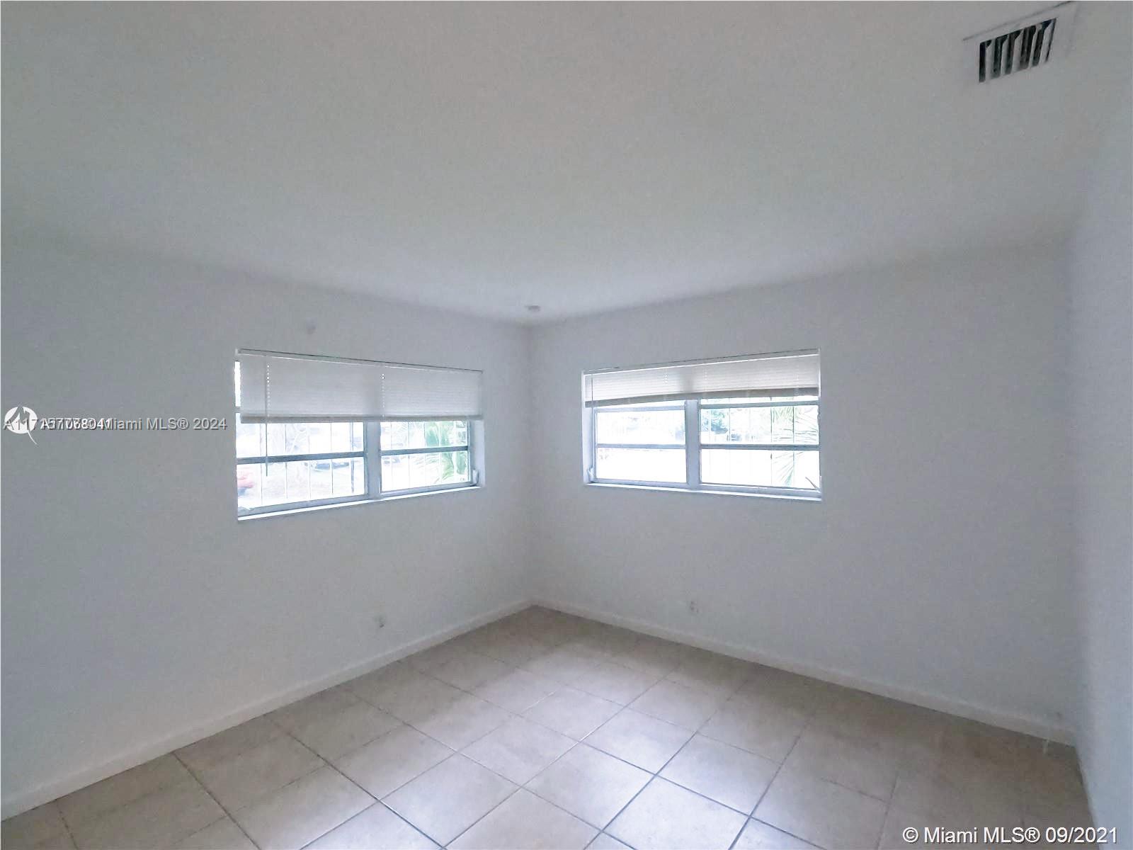 412 SW 10th St, Hallandale Beach, Florida image 6