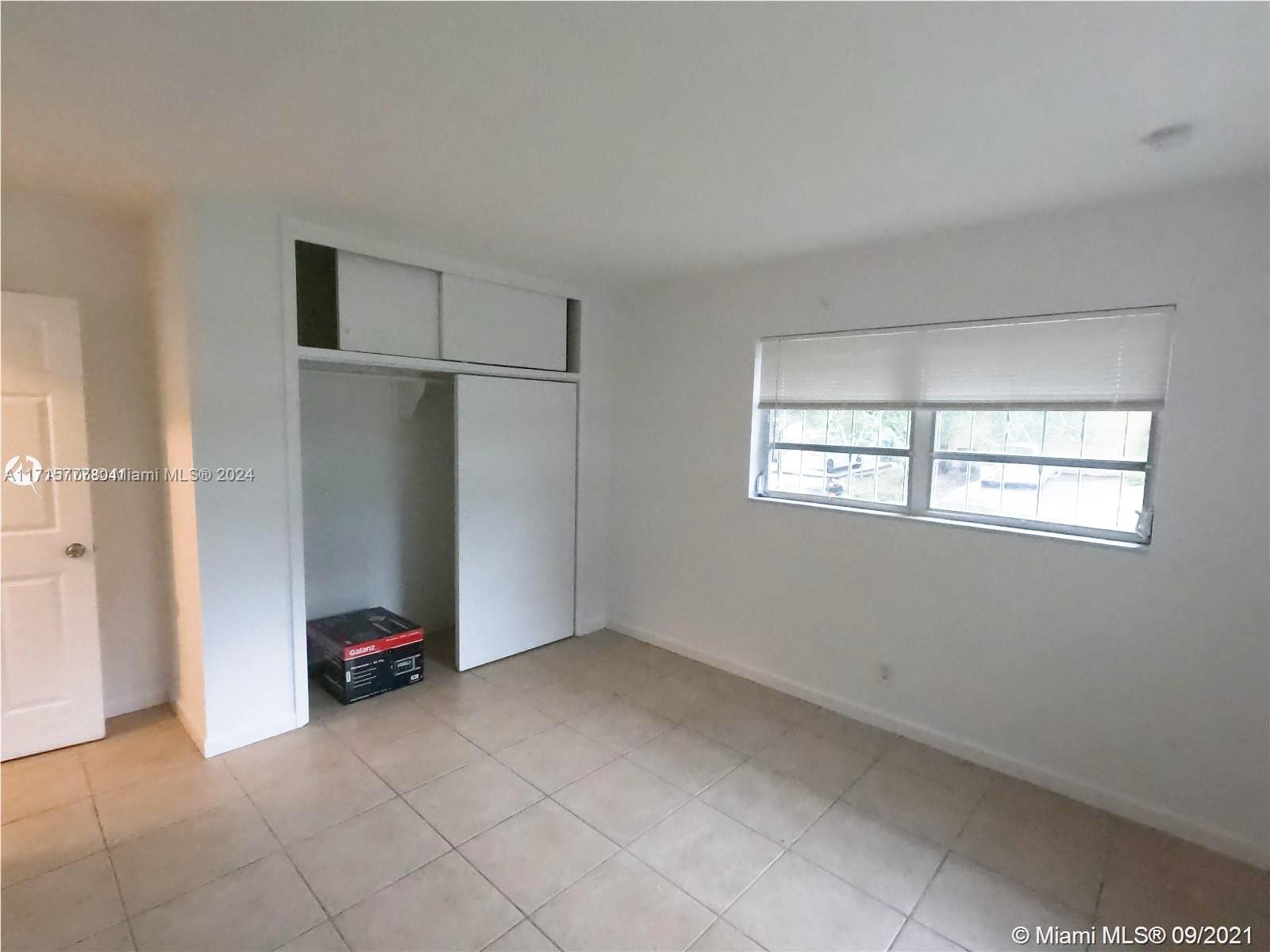 412 SW 10th St, Hallandale Beach, Florida image 7