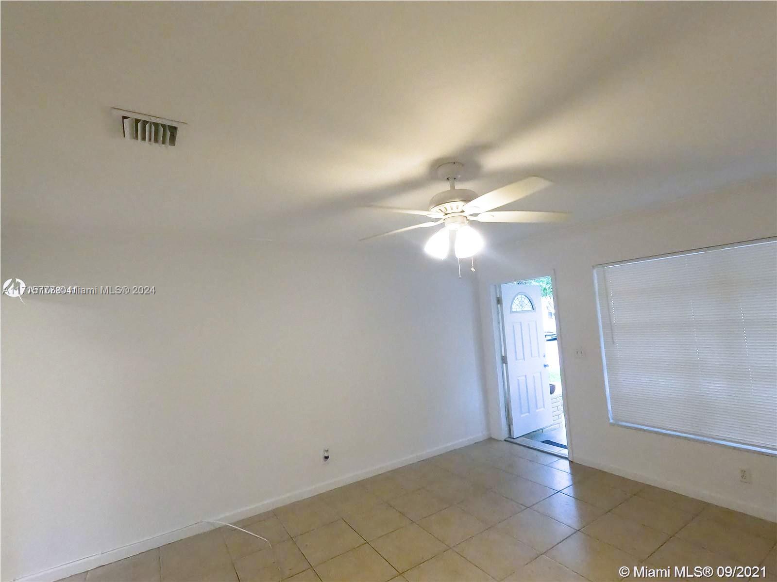 412 SW 10th St, Hallandale Beach, Florida image 9