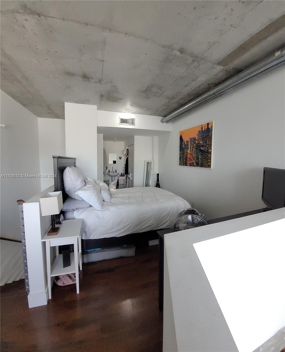 690 SW 1st Ct #1915, Miami FL 33130