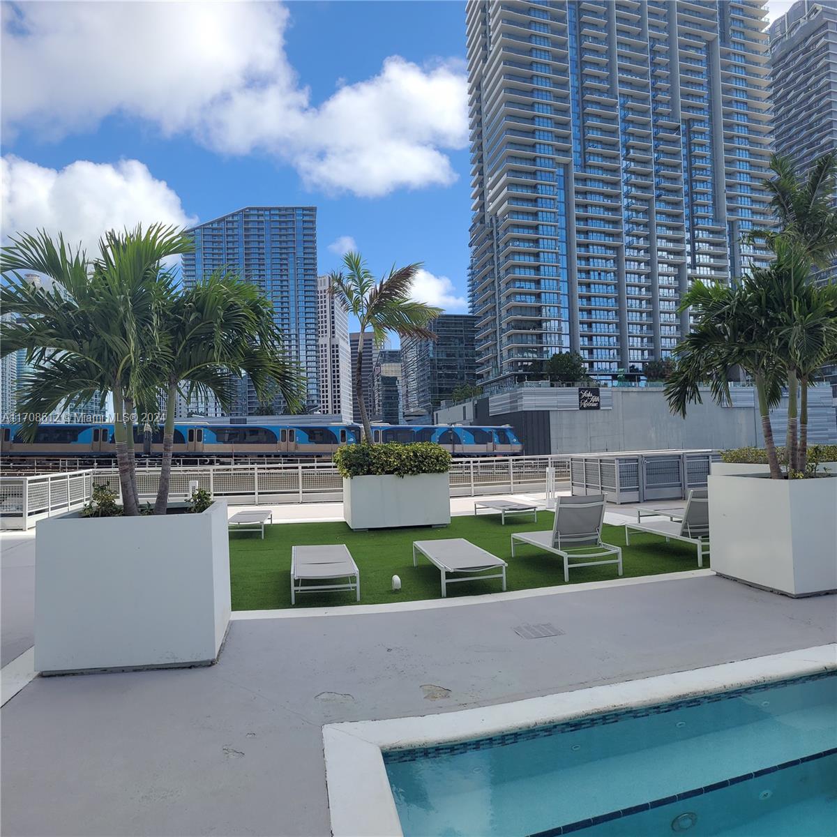 690 SW 1st Ct #1915, Miami FL 33130