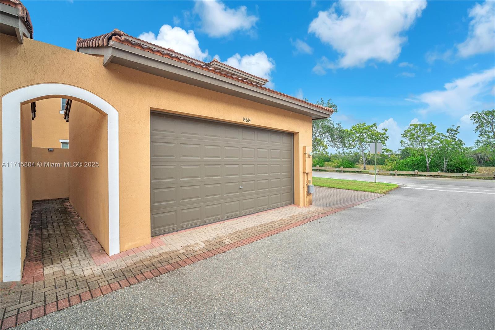 14614 SW 12th St, Pembroke Pines, Florida image 3