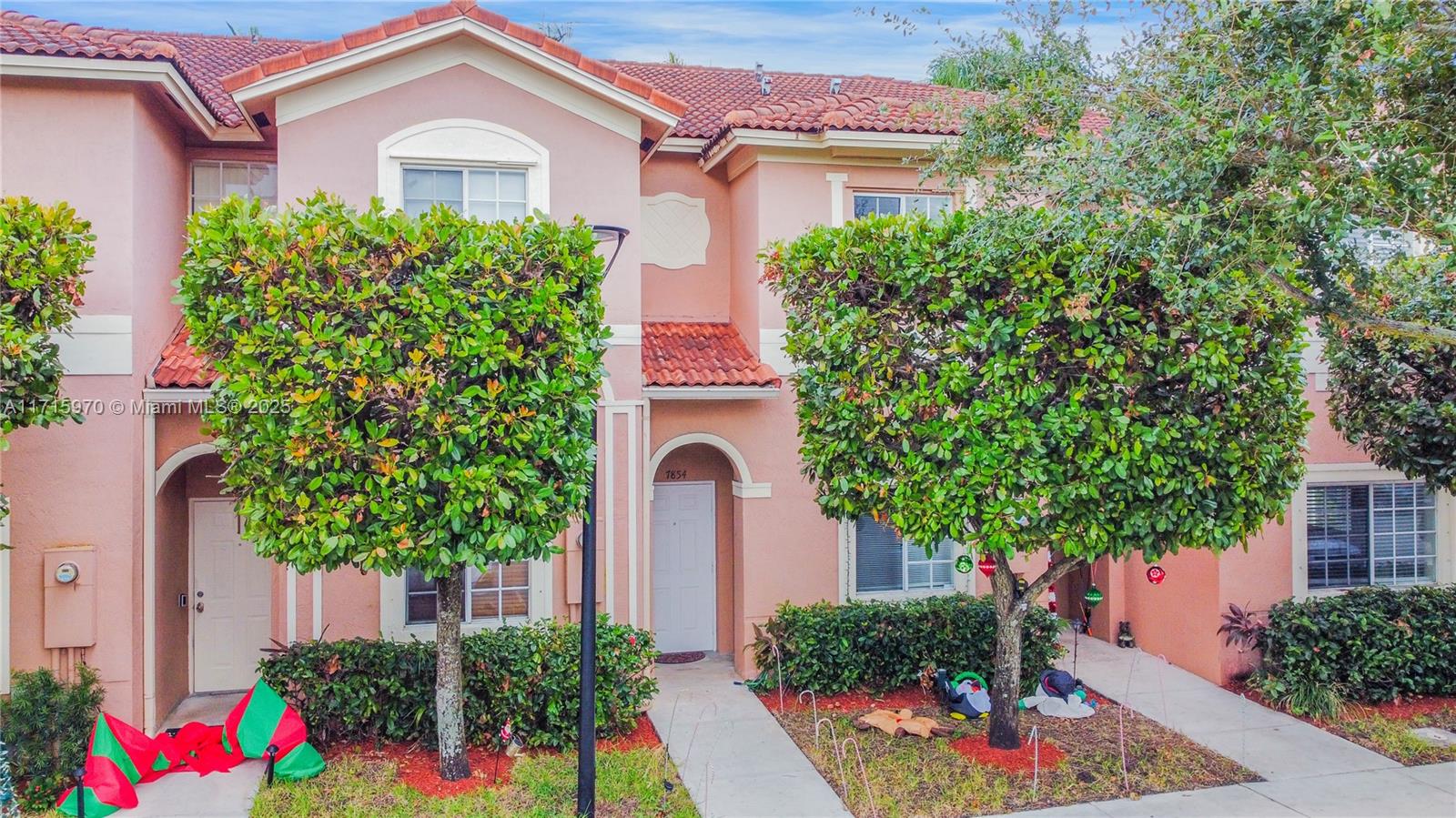 7854 Catalina Cir, Tamarac, Florida image 2