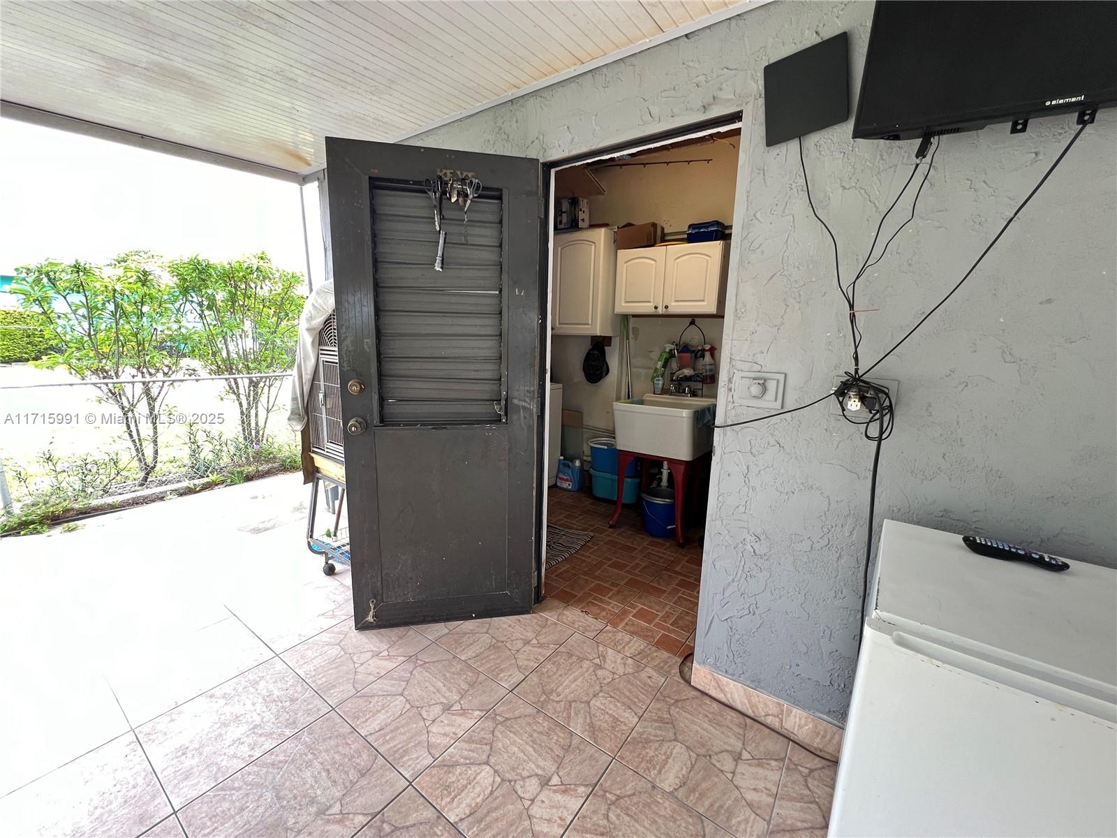 546 E 27th St, Hialeah, Florida image 20