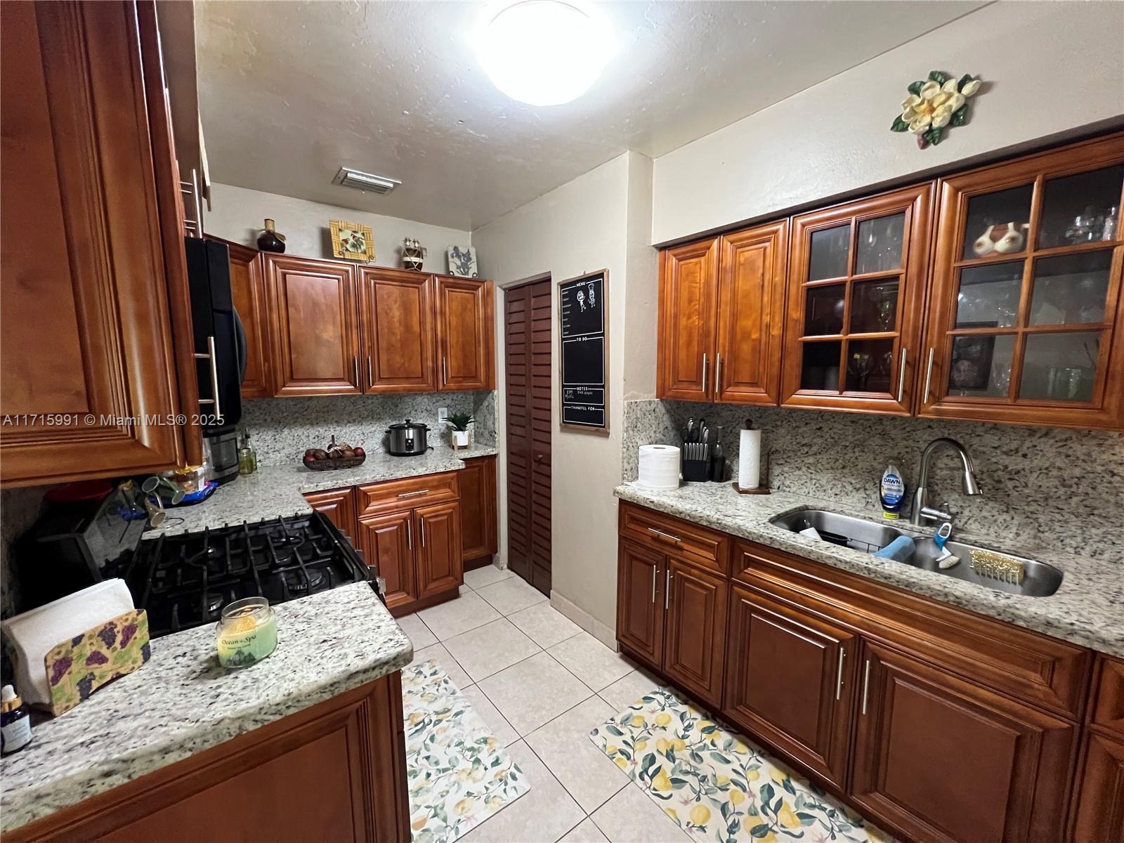 546 E 27th St, Hialeah, Florida image 6