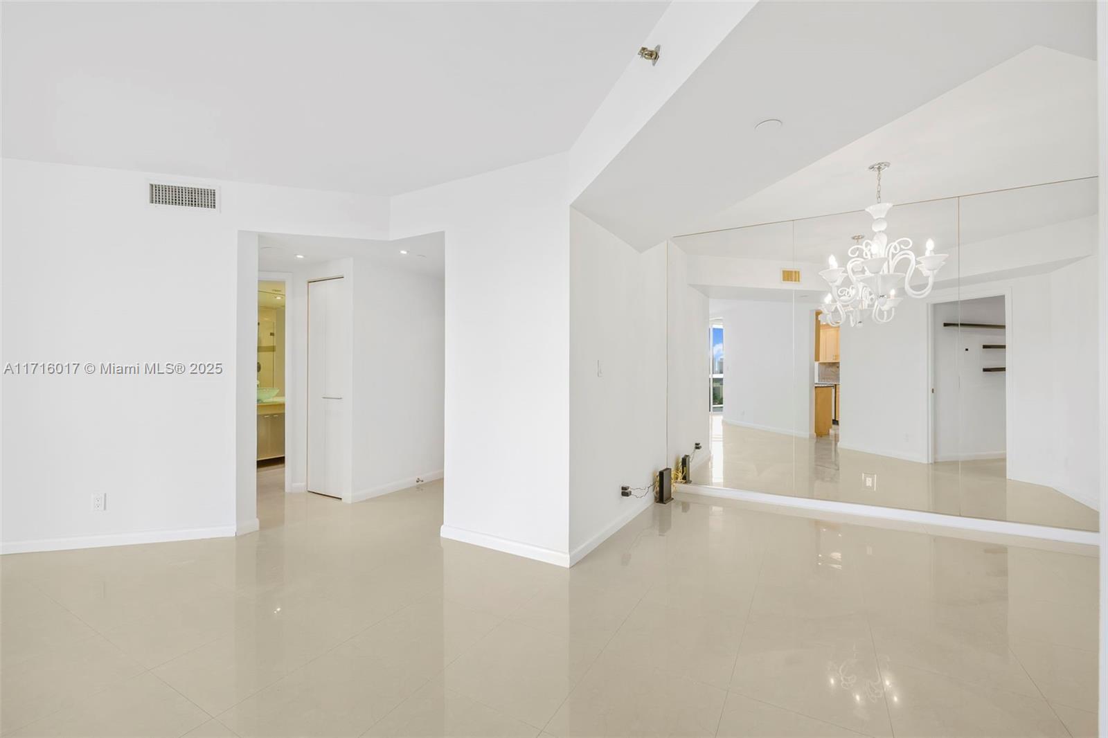 20185 E Country Club Dr #1004, Aventura, Florida image 10