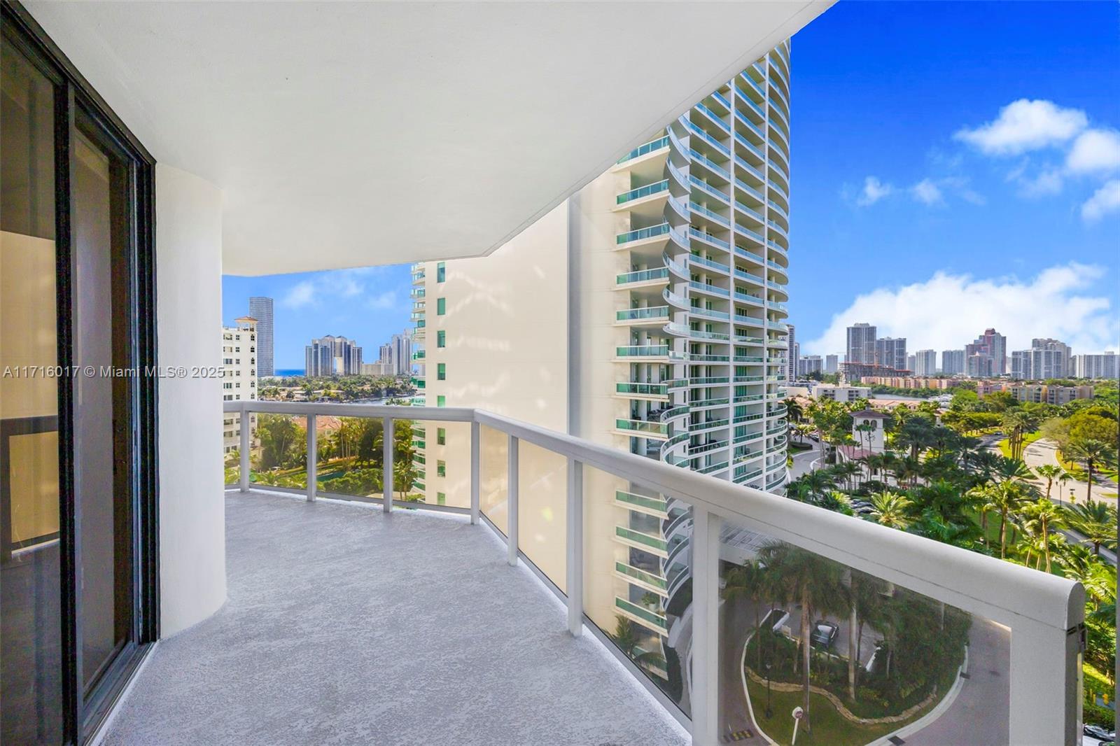 20185 E Country Club Dr #1004, Aventura, Florida image 28