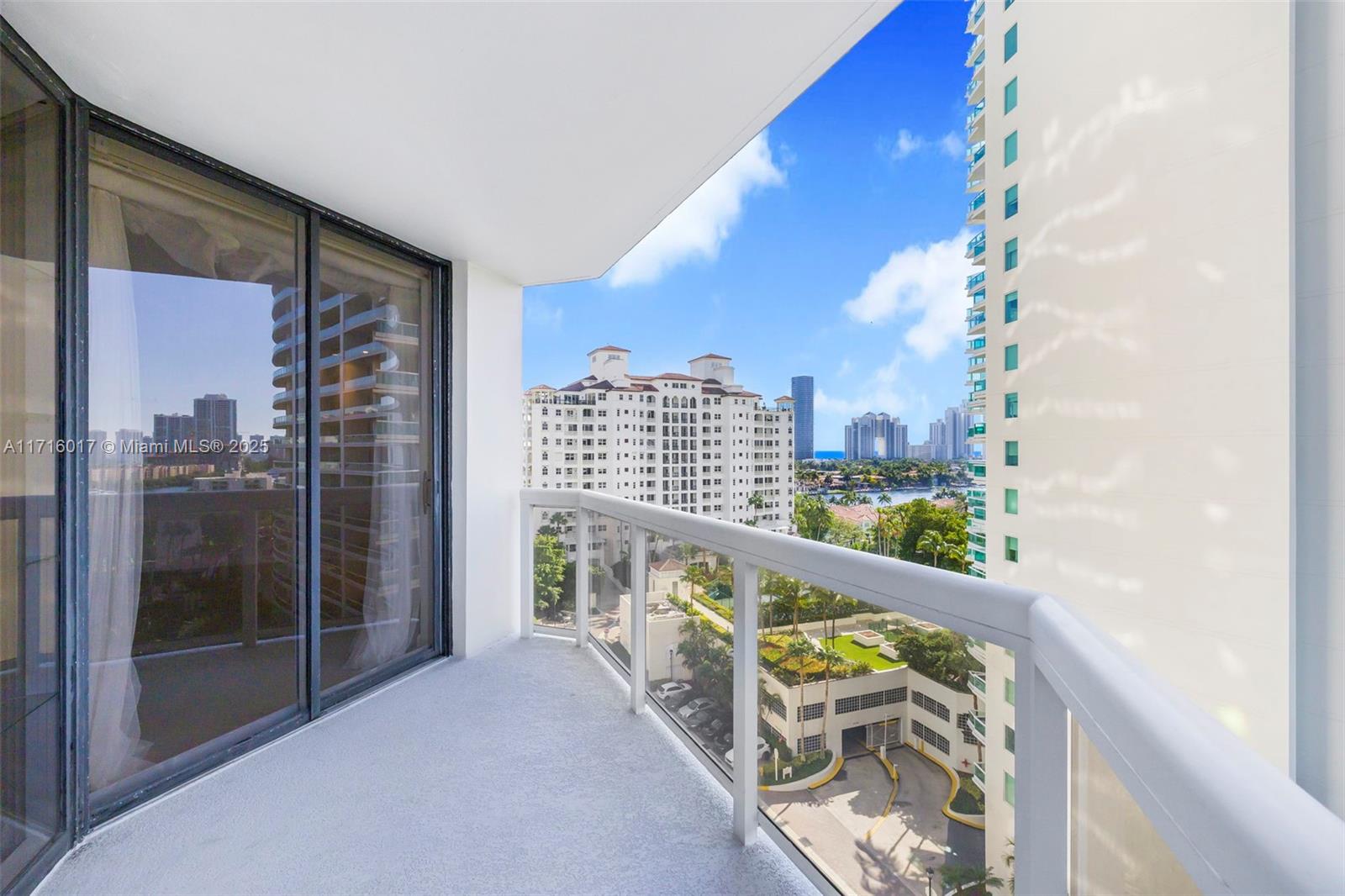 20185 E Country Club Dr #1004, Aventura, Florida image 29