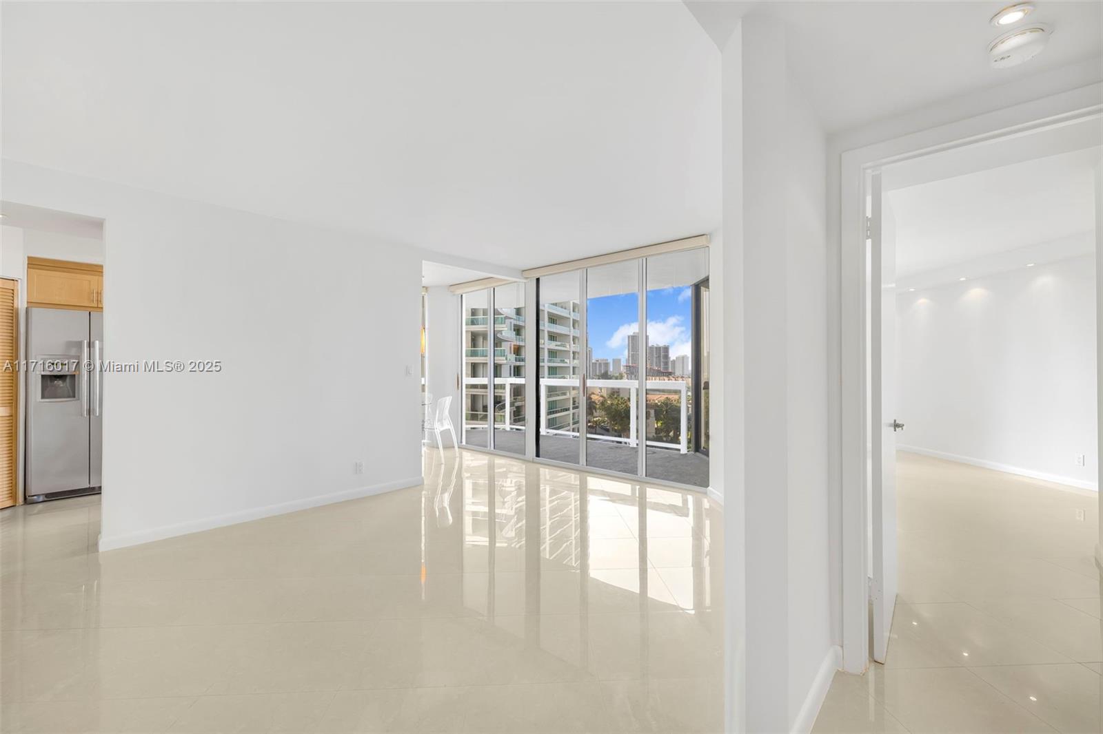 20185 E Country Club Dr #1004, Aventura, Florida image 4