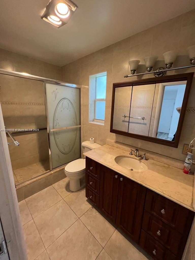 1118 NE 3rd St, Hallandale Beach, Florida image 6