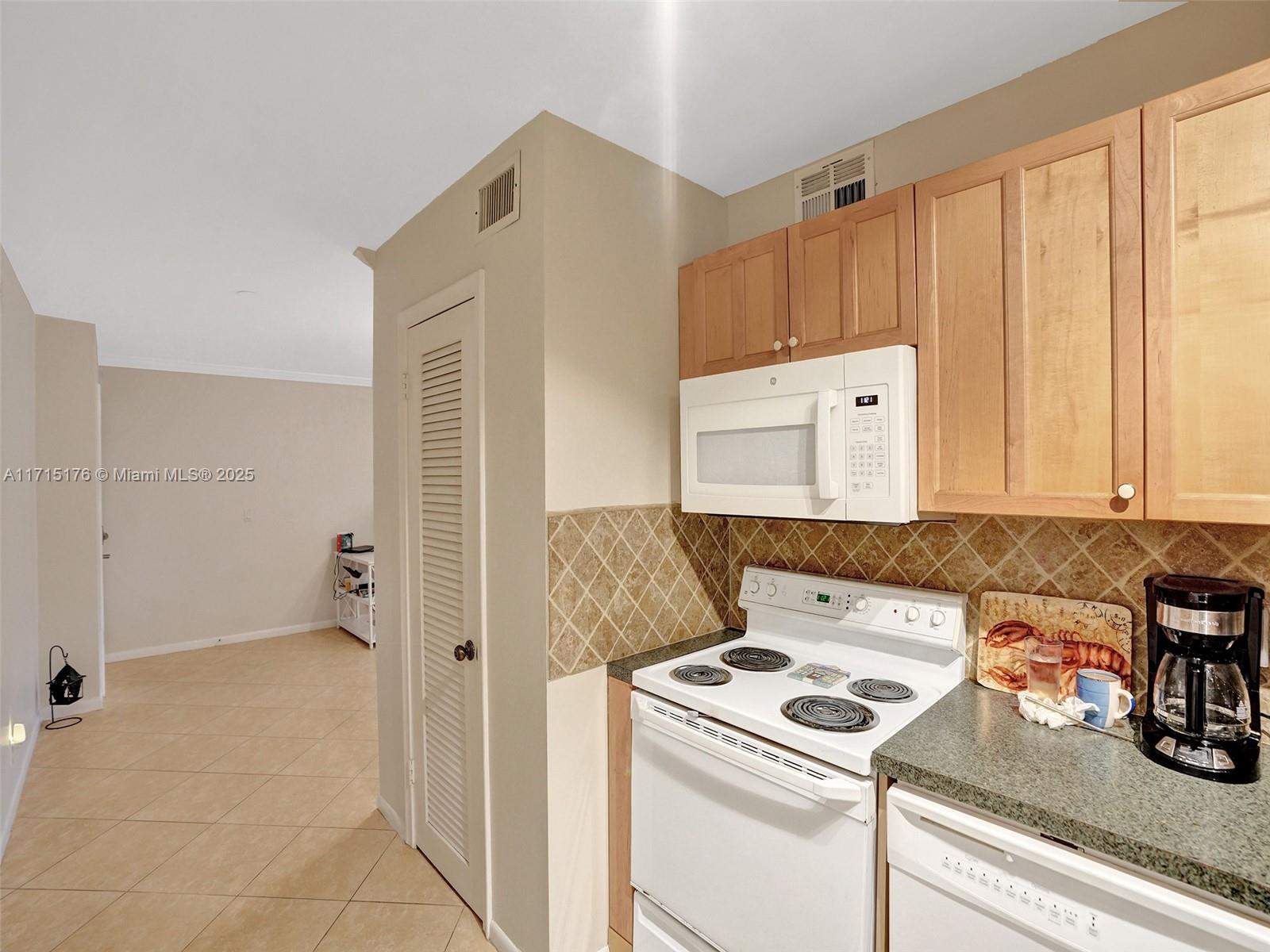 1950 N Andrews Ave #204D, Wilton Manors, Florida image 11