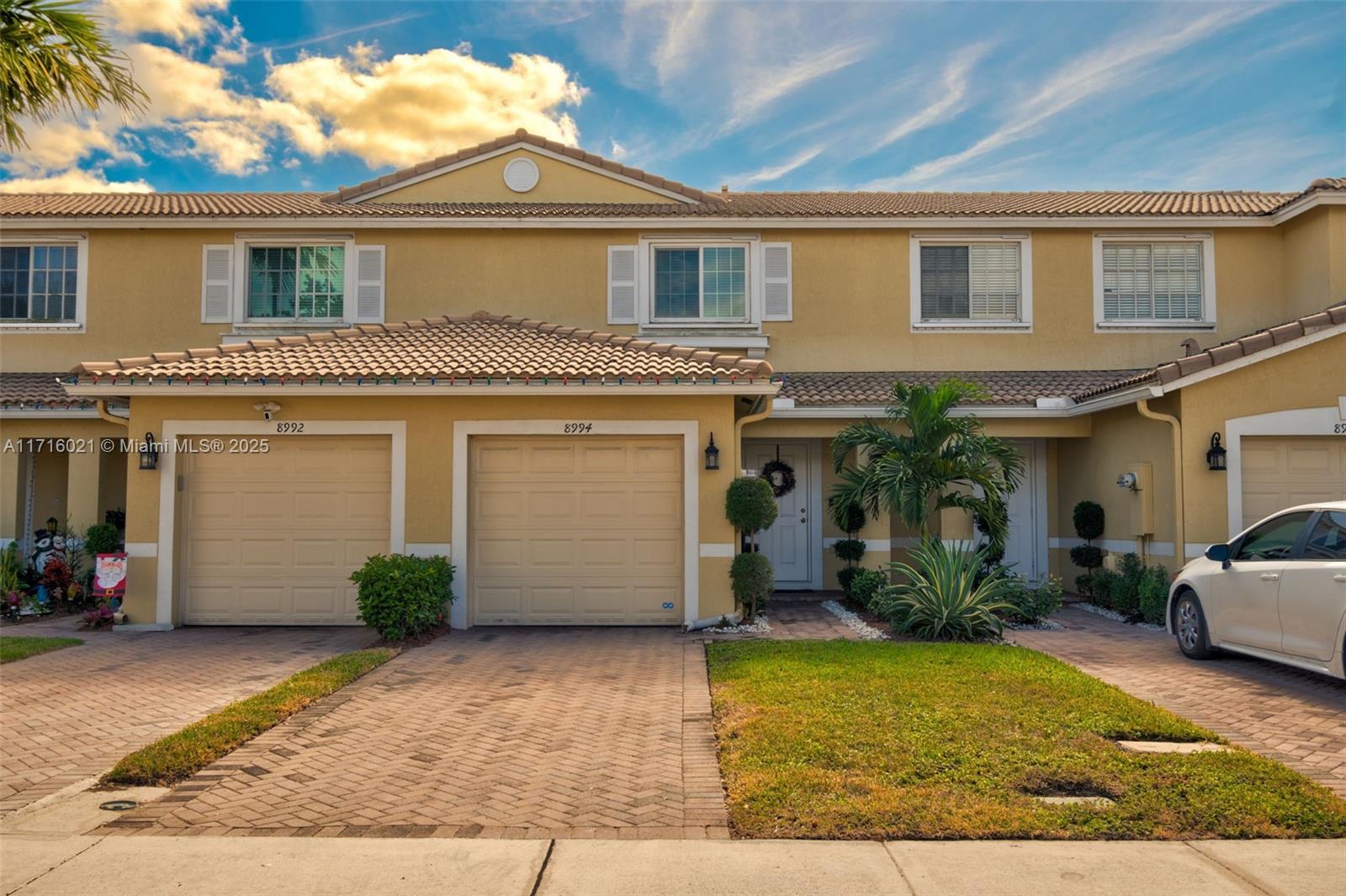 8994 Lancaster St, Tamarac, Florida image 2