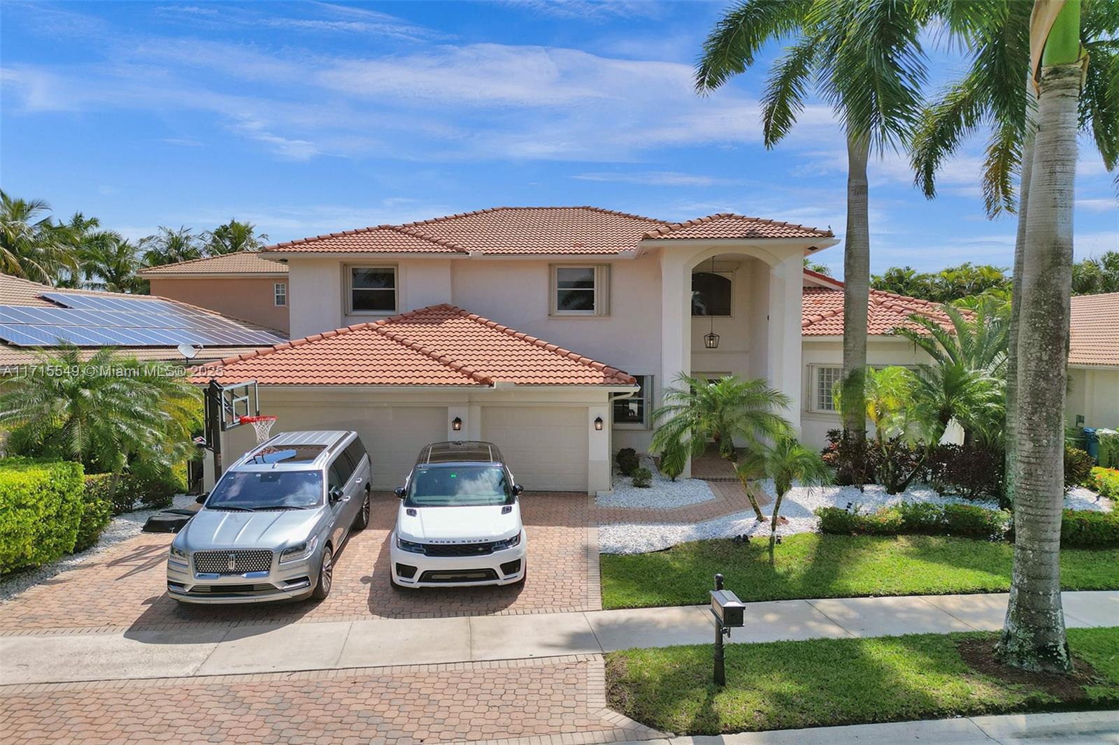 1727 Victoria Pointe Cir, Weston, Florida image 2