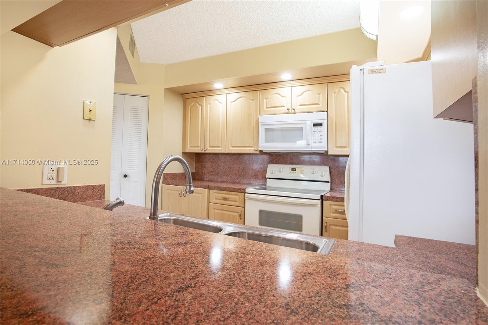 12650 SW 6th St #303K, Pembroke Pines, Florida image 10