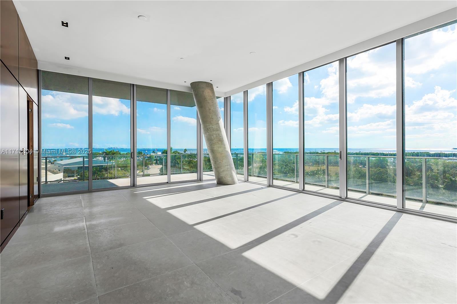 Apartamento à Venda em Miami, FL